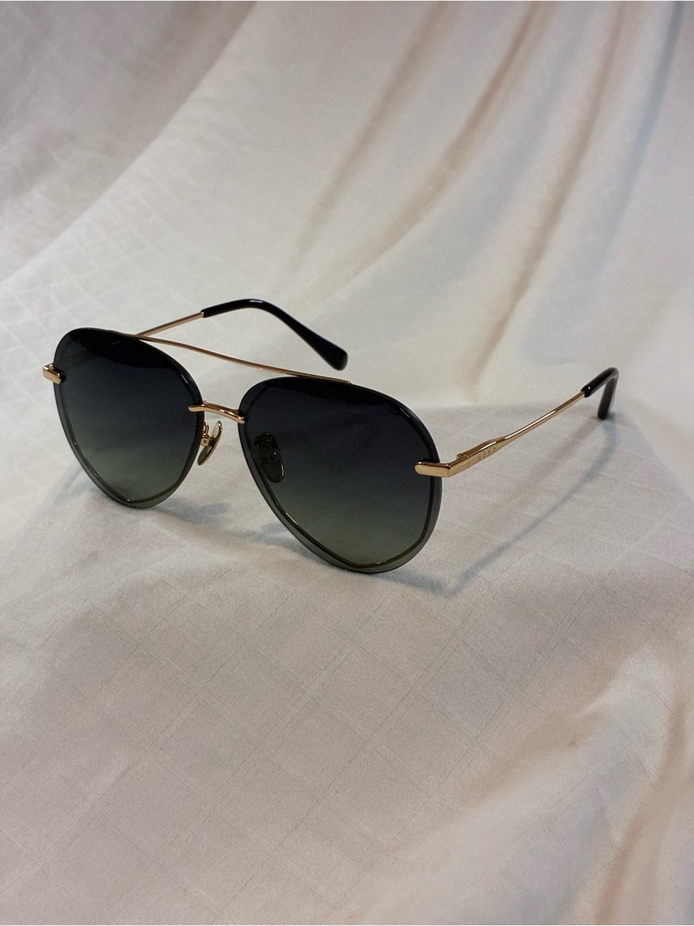 Diff Eyewear Gold Frame Black Gradient Aviator Sunglasses